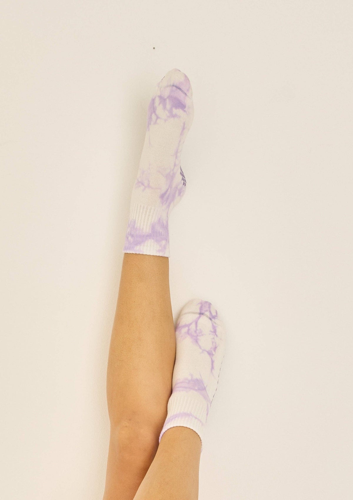 The Tie-Dye Grip Sock: Lilac